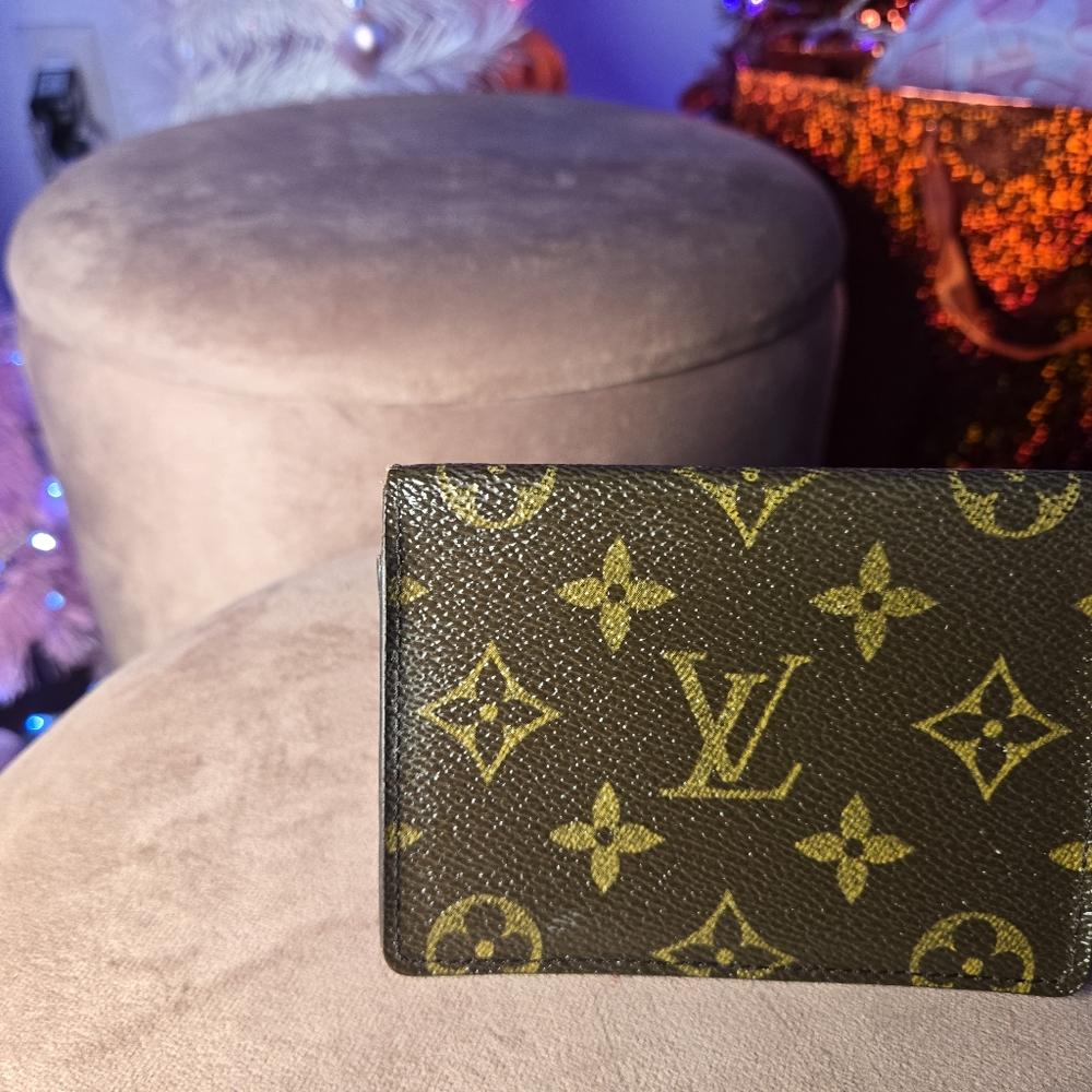 Vintage.Louis Vuitton Monogram Cardholder - Picture 2 of 5